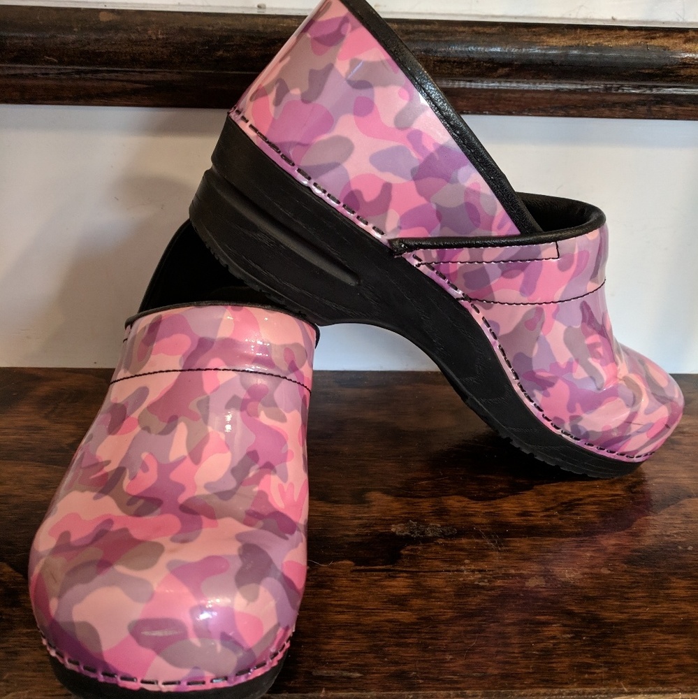 Pink Sanitas size 40